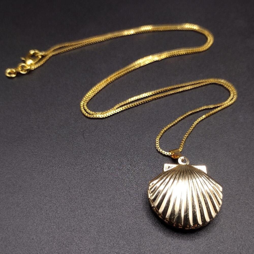 18k Gold Plated Necklace W/ Sea Shell Locket Woman's Boho Christmas VTG Gift NEW